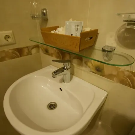 Cozy Flat Old In 900m *